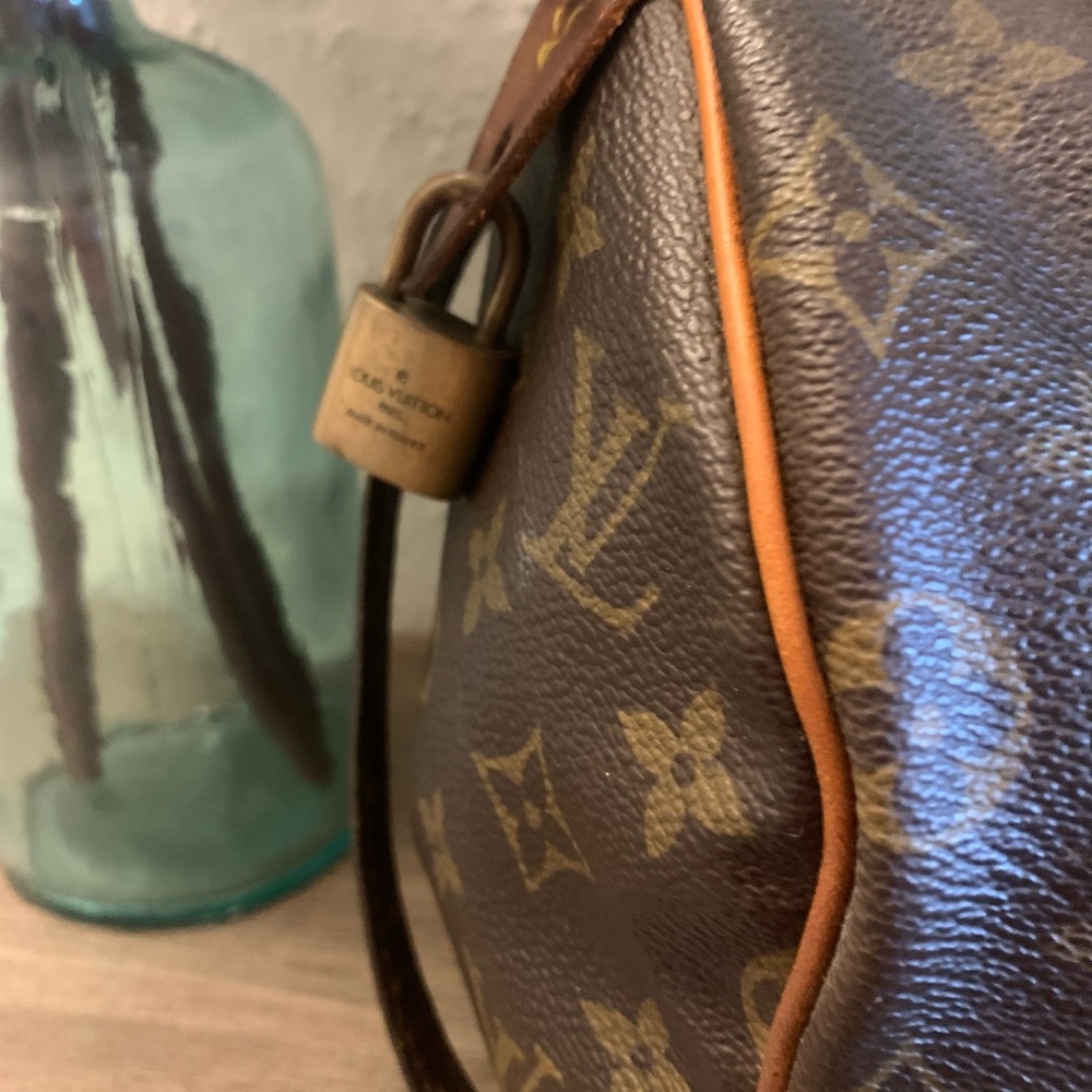 AuthenticšLOUIS VUITTON Vintage Speedy 25 Handbag - Picture 10 of 17